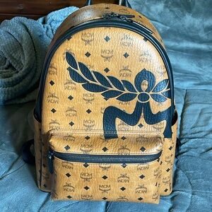 MCM STARK BACKPACK IN MEGA LAUREL VISETOS